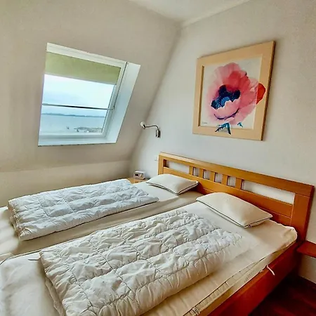 Wiek - Hafenhaeuser Gebaeude 5, We 10, Hafenblick Wiek auf Rügen