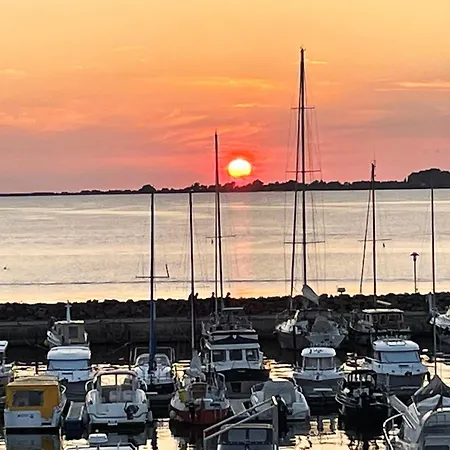 Wiek - Hafenhaeuser Gebaeude 5, We 10, Hafenblick Wiek auf Rügen